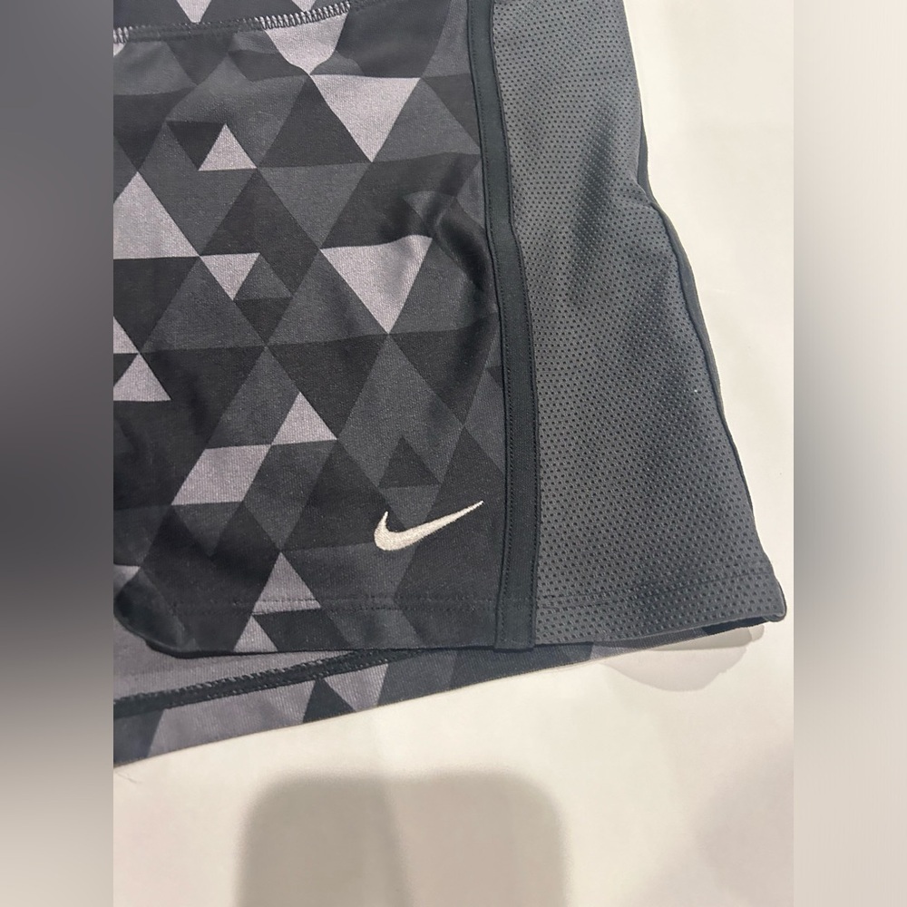Nike Stretch Tight Shorts Womens Large Dri-Fit Black Grey Geometric Triangle - Picture 5 of 8